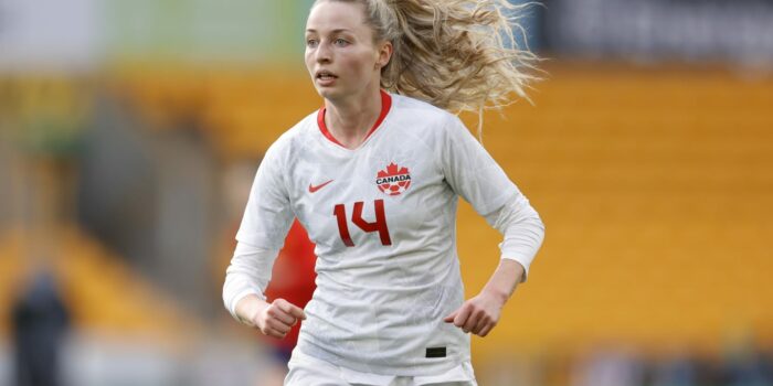 Washington Spirit menandatangani bek Gabrielle Carle