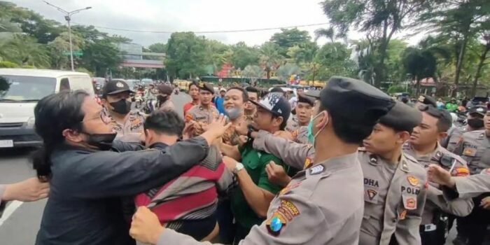 Sidang Lanjutan Tragedi Kanjuruhan, Sempat Muncul Aksi Tapi Dibubarkan Bonek