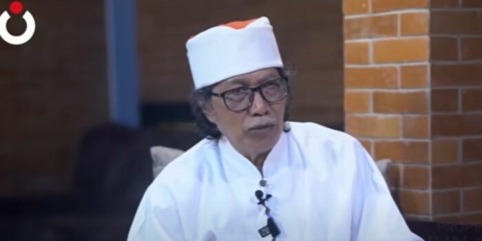 Video Cak Nun Kesambet, EMHA Digoblokan Keluarga Gegara Sebut Jokowi Firaun Luhut Sebagai Haman