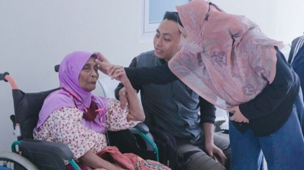 dr. Uyik Unari, SpM(K), Jelajahi Berbagai Daerah untuk Aksi Sosial Berantas Kebutaan