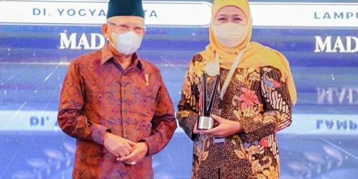 Gubernur Khofifah Wakili Jatim Terima 2 Penghargaan dalam KPPU Award 2023 dari Wapres Ma’ruf Amin – Berita Jatim