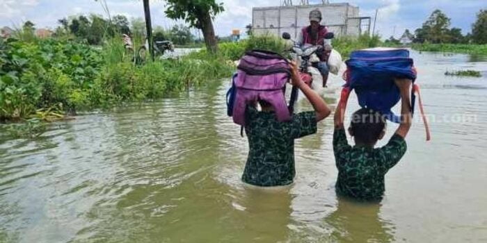 Duhh! 24 Sekolahan Terendam Banjir Akibat Luapan Bengawan Solo Lamongan