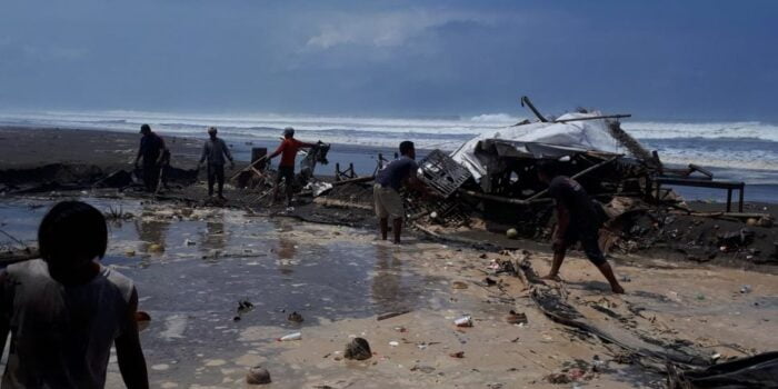 Cuaca Buruk Jatim, Belasan Rumah Rusak Tersapu Angin, 3 Hari Kapal Tertahan Gelombang Tinggi