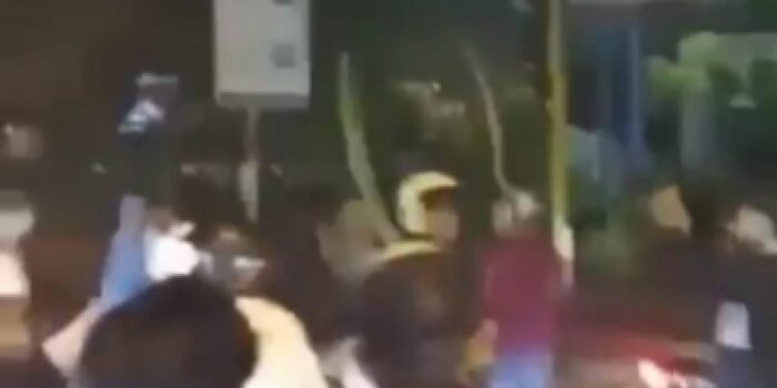 Viral Video Puluhan Remaja Acungkan Celurit di Jalanan Sidoarjo, Warganet: Ikut Trend Apa Sih? – Berita Jatim