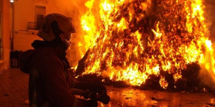 Kebakaran Hebat Apotek Kimia Farma Jalan Diponegoro, Listrik Sempat Padam