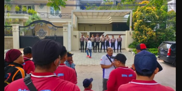 Buruh Kembali Geruduk Rumah Sedomo Mergonoto, Bos Pabrik Kopi Kapal Api – Berita Jatim