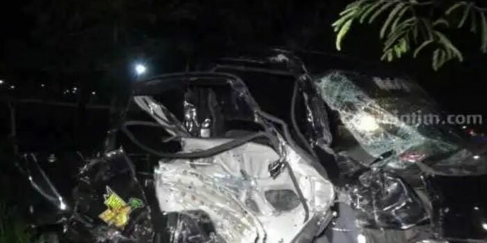 Pikap Disikat Bus Mira Saat Lalu Lintas Lebaran Padat, Satu Keluarga Jadi Korban – Berita Jatim