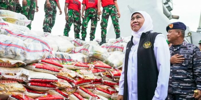 Khofifah bersama Bulog Salurkan 102.753 Ton Beras untuk Masyarakat di Jatim