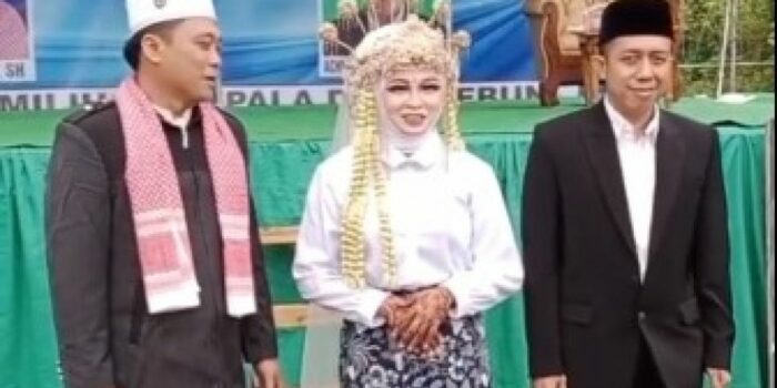 Unik, Pengantin Wanita Ini Milih Nyoblos Pilkades Dulu Sebelum Akad Nikah