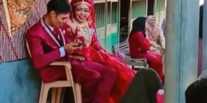 Viral Pesta Nikahan Sederhana di Madura Beralaskan Banner, Warganet: Yang Penting Ga Ninggalin Hutang – Berita Jatim