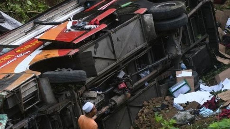 Bus yang Ditumpangi 29 Santri Gontor Terjun ke Jurang, Tiga Meninggal di Lokasi