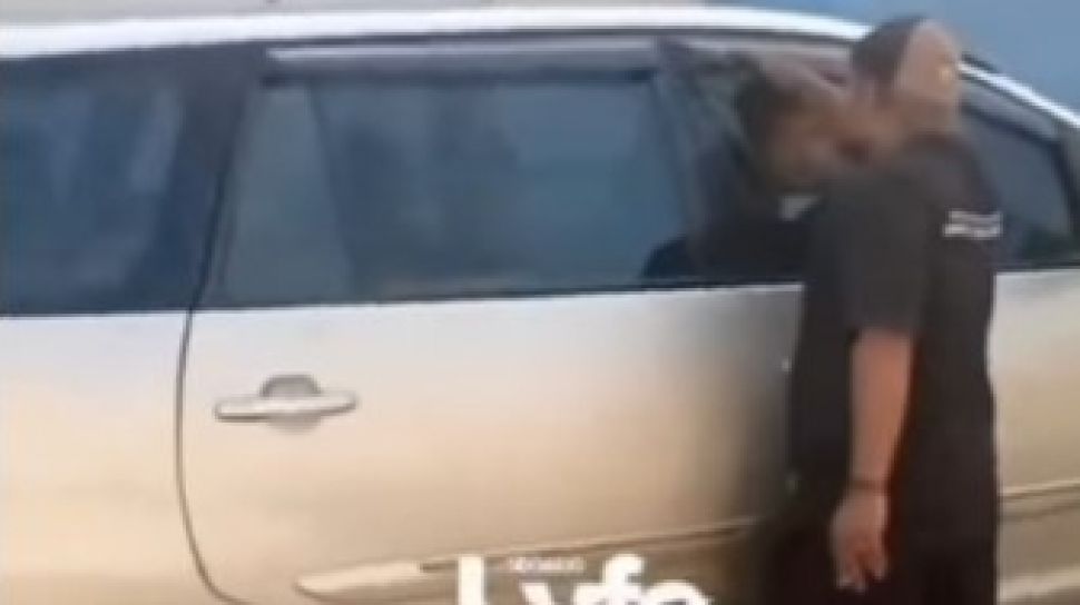 Viral Sejoli di Sidoarjo Digerebek Warga Saat Mesum dalam Mobil