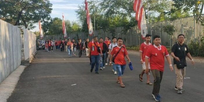 Jelang Timnas Indonesia Berlaga Lawan Palestina, Suporter Sudah Memadati Stadion GBT Surabaya