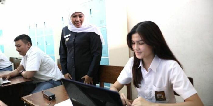 Jatim Hadirkan PPDB 2023 Online untuk Kemudahan Masyarakat, Khofifah: 36 Ribu Operator dan Call Center Siap Melayani – Berita Jatim