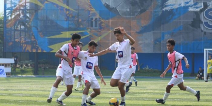 Roberto Carlos, Materazzi, Abidal dan Veron Latih Anak Muda Indonesia untuk Kembangkan Bakat Sepak Bola – Berita Jatim