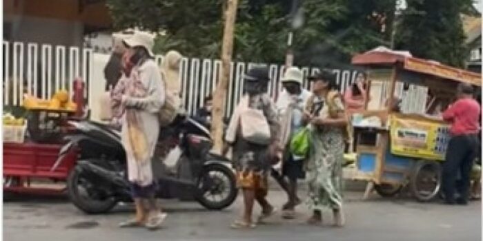 Viral Rombongan Pengemis di Madiun, Terorganisir dan Diantar-Jemput Pakai Mobil