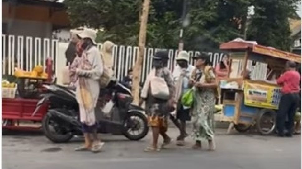 Viral Rombongan Pengemis di Madiun, Terorganisir dan Diantar-Jemput Pakai Mobil