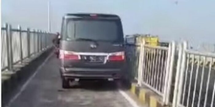 Viral Mobil Masuk Jalur Motor di Jembatan Suramadu, Warganet: Balas Dendam Kayaknya – Berita Jatim