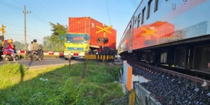 Kronologi Truk Kontainer Nyaris Tertabrak KA Logawa di Jember, Nekat Terobos Palang Pintu