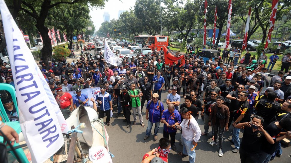 Driver Online Demo di Surabaya Hari Ini, Hindari Jalan-jalan Berikut