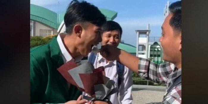 Antimainstream, Mahasiswa Ini Diberi Buket Nasi Pecel Usai Sidang Skripsi – Berita Jatim