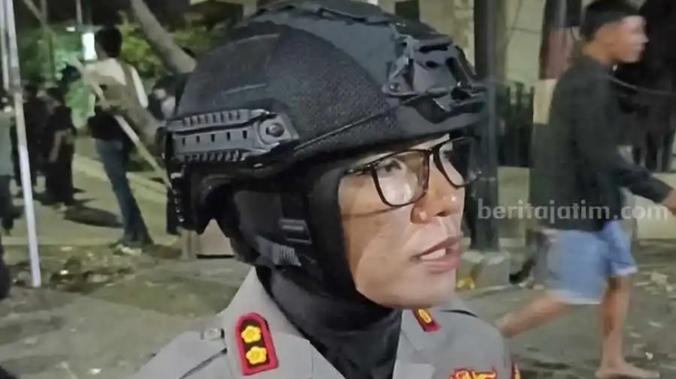 BREAKING NEWS! Konvoi Pesilat di Surabaya Tabrak Seorang Polisi: Mohon Doanya