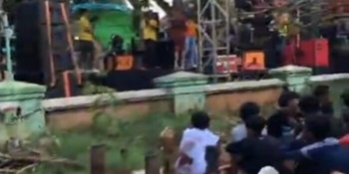 Viral Acara Dangdutan Digelar di Dekat Makam, Penonton Nobar di Atas Kuburan