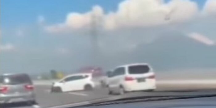 Viral Mobil Jazz Ugal-ugalan dan Melaju Zigzag di Tol Gempol Berujung Kecelakaan – Berita Jatim