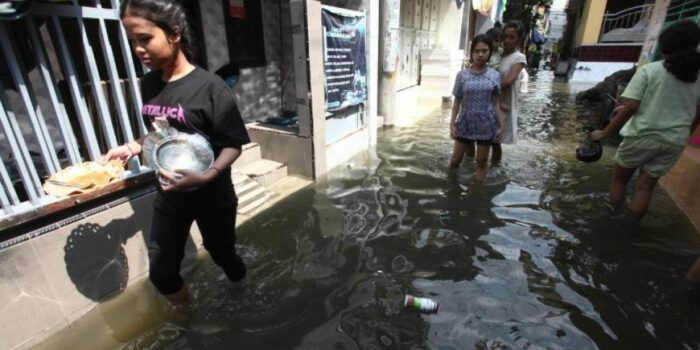 Tiap Pagi Rumah di Pesisir Tanjung Perak Banjir Rob, BMKG Sebut Akibat Fase Full Moon