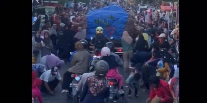 Viral Pikap Bermuatan Bawang Merah Dijarah Warga saat Melintas di Jalanan Ponorogo