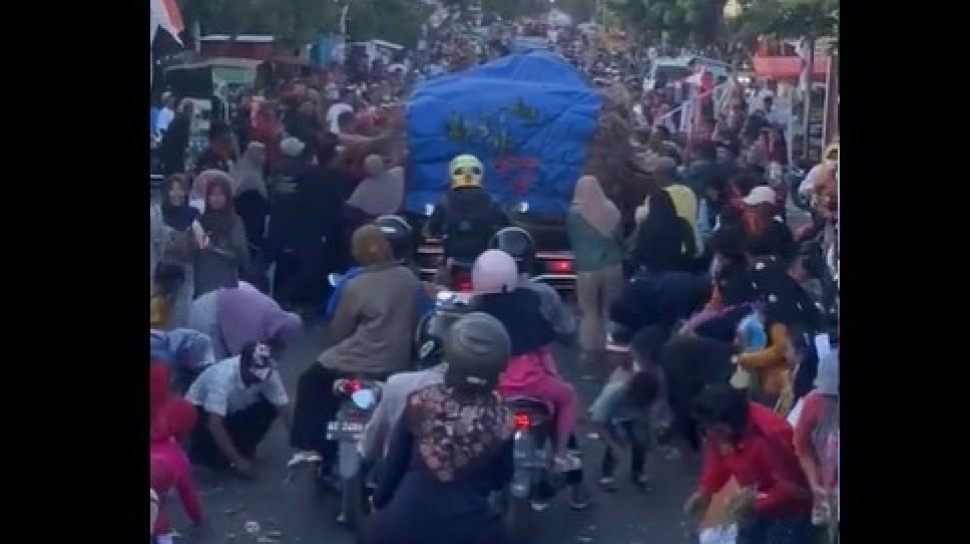 Viral Pikap Bermuatan Bawang Merah Dijarah Warga saat Melintas di Jalanan Ponorogo