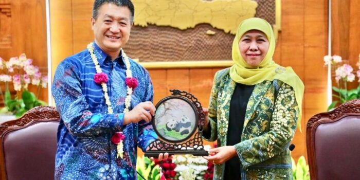 Terima Dubes RRT untuk Indonesia, Gubernur Khofifah Bahas Peningkatan Kerja Sama Pengembangan Industri Hilir