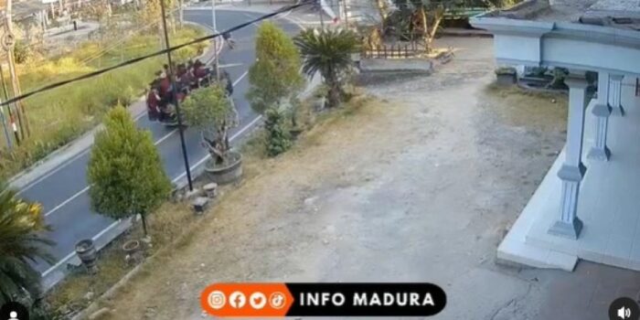 Sopir Nge-drift di Tikungan, Rombongan Karnaval di Pamekasan Kecelakaan