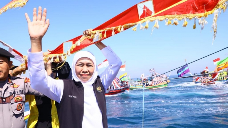Tumbuhkan Kecintaan pada Laut, Gubernur Khofifah Bersama Ribuan Warga Petik Laut di Kraksaan Probolinggo