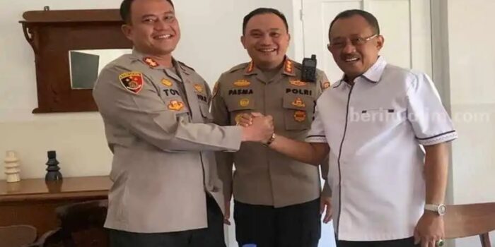 Kapolrestabes Surabaya Jadi Penengah, Ketegangan AKBP Toni Kasmiri dan Wawali Armuji Mereda – Berita Jatim