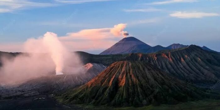 Status Gunung Semeru Hari Ini: Luncurkan 5 Kali Awan Panas Guguran