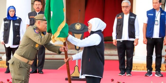 HUT Pemprov Jatim ke-78, Gubernur Khofifah Berangkatkan Kirab Pataka Jer Basuki Mawa Beya