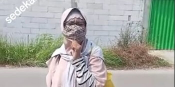 Viral Emak-emak Paksa Orang Bersedekah: Malu Sama Nenek Sepuh yang Masih Berjualan – Berita Jatim