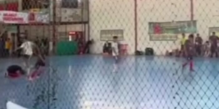 Tak Terima Kebobolan, Pemain Futsal Asal Malang Tendang Kepala Lawannya saat Selebrasi Sujud Syukur – Berita Jatim