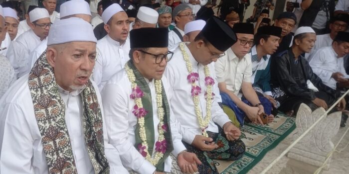 Bersama Anies Baswedan Ziarah ke Sunan Ampel, Cak Imin: Beliau Merajut Hubungan Ulama-Pemerintah