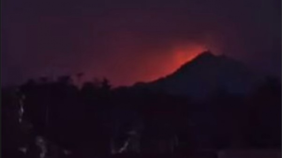 Membara, Lereng Gunung Anjasmoro Kembali Terbakar