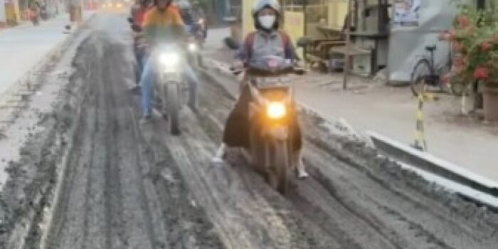 Viral Bentor hingga Truk Trailer Terjebak Jalan Cor Masih Basah di Jombang Bikin Geram – Berita Jatim