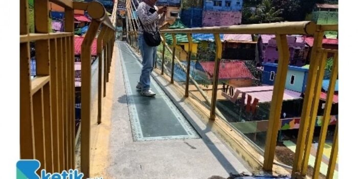 Viral Jembatan Kaca Kampung Warna-Warni Malang Retak, Pemkot Rekomendasikan Ditutup Sementara – Berita Jatim