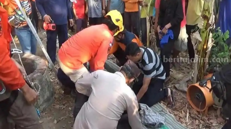 Ceburkan Diri ke Sumur Sedalam 6 Meter, Evakuasi Remaja di Ponorogo Berlangsung Dramatis