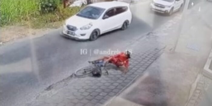 Viral Modus Wanita di Tulungagung Pura-pura Tertabrak Mobil, Aksinya Terekam CCTV – Berita Jatim