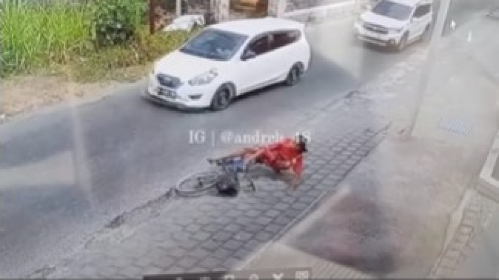 Viral Modus Wanita di Tulungagung Pura-pura Tertabrak Mobil, Aksinya Terekam CCTV
