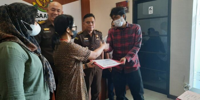 Akhirnya, Keluarga Terpidana Bayarkan Uang Restitusi Kepada Jurnalis Nurhadi