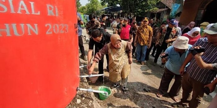 Kekeringan, Warga Desa di Jombang Ini Terpaksa Menggali Bebatuan dan Aliran Sungai