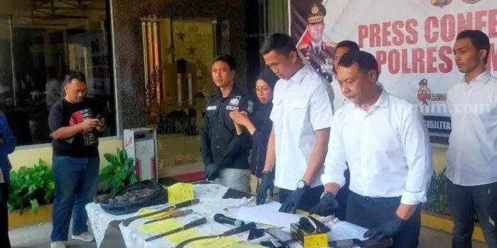 Ayun-ayunkan Sajam di Jalanan Jember, Gerombolan Remaja Ini Terancam 10 Tahun Penjara