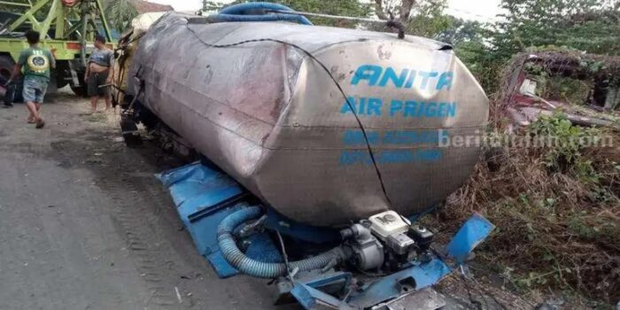 Truk Tangki Tabrak Motor, Rumah, dan Warung Kopi di Pasuruan, 2 Orang Meninggal Dunia